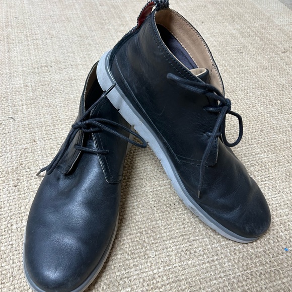 Men’s size 11 UGG Chukka Leather Boots - Picture 2 of 6